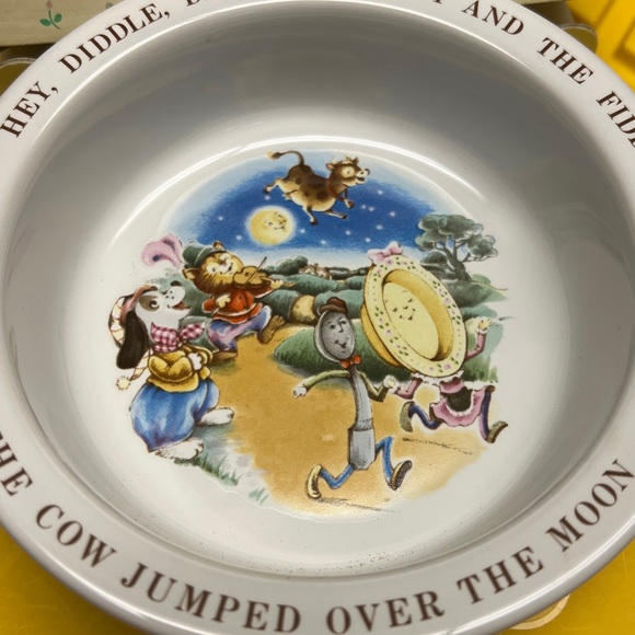 NEW Avon Baby’s Keepsake Spoon Bowl Set 1984 Hey Diddle Diddle Nursery Rhyme - Picture 4 of 6